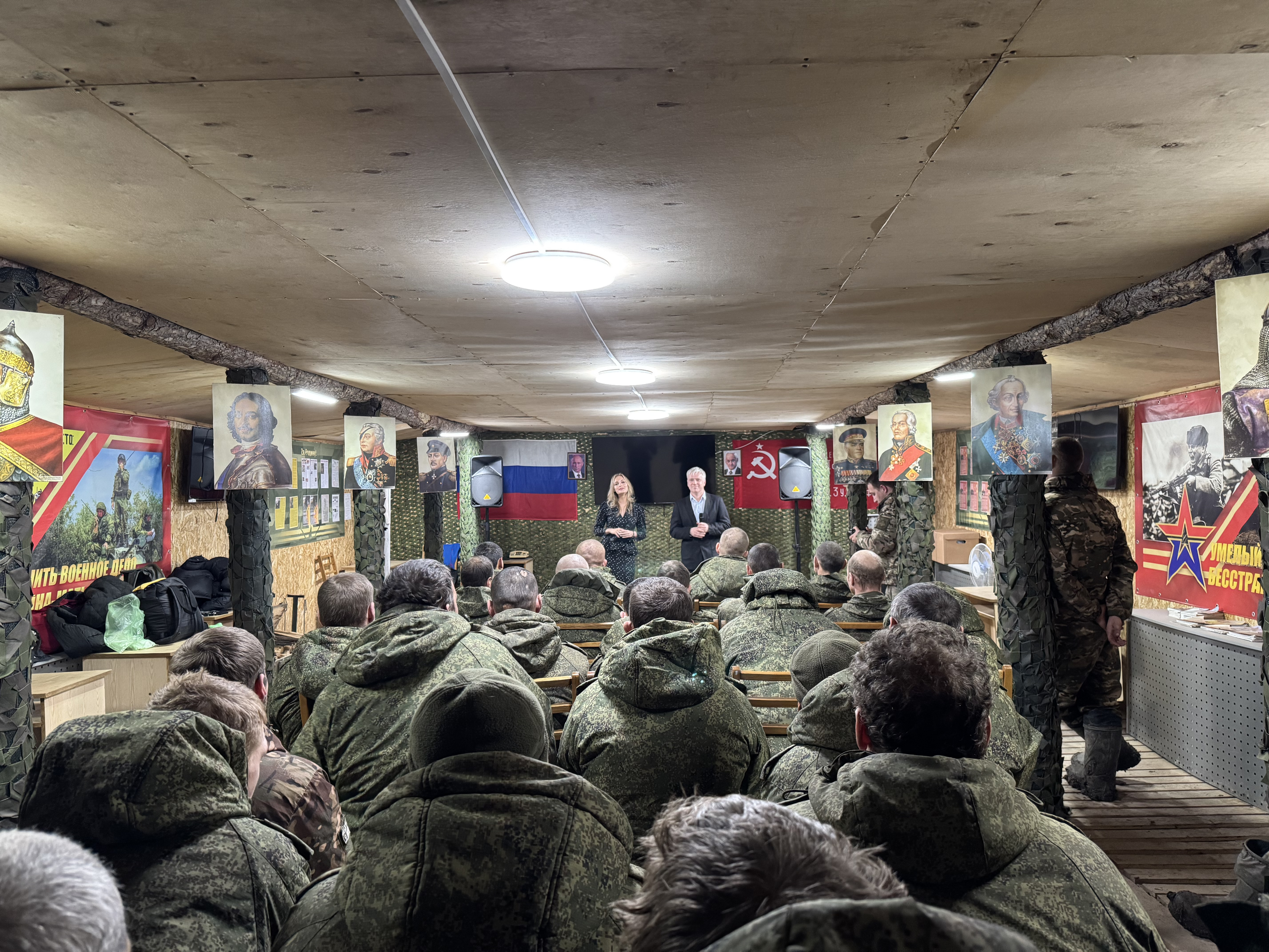 Творческая бригада Театра Армии поздравила бойцов «за лентой» Творческая бригада Театра Армии поздравила бойцов «за лентой»