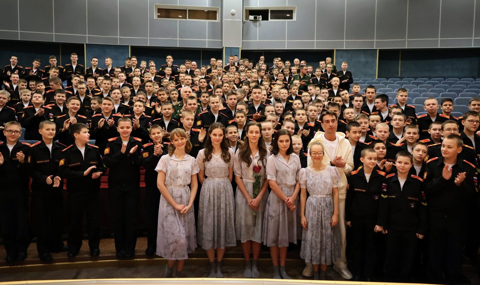 Спектакль «Девочки» в Московском суворовском военном училище Минобороны России